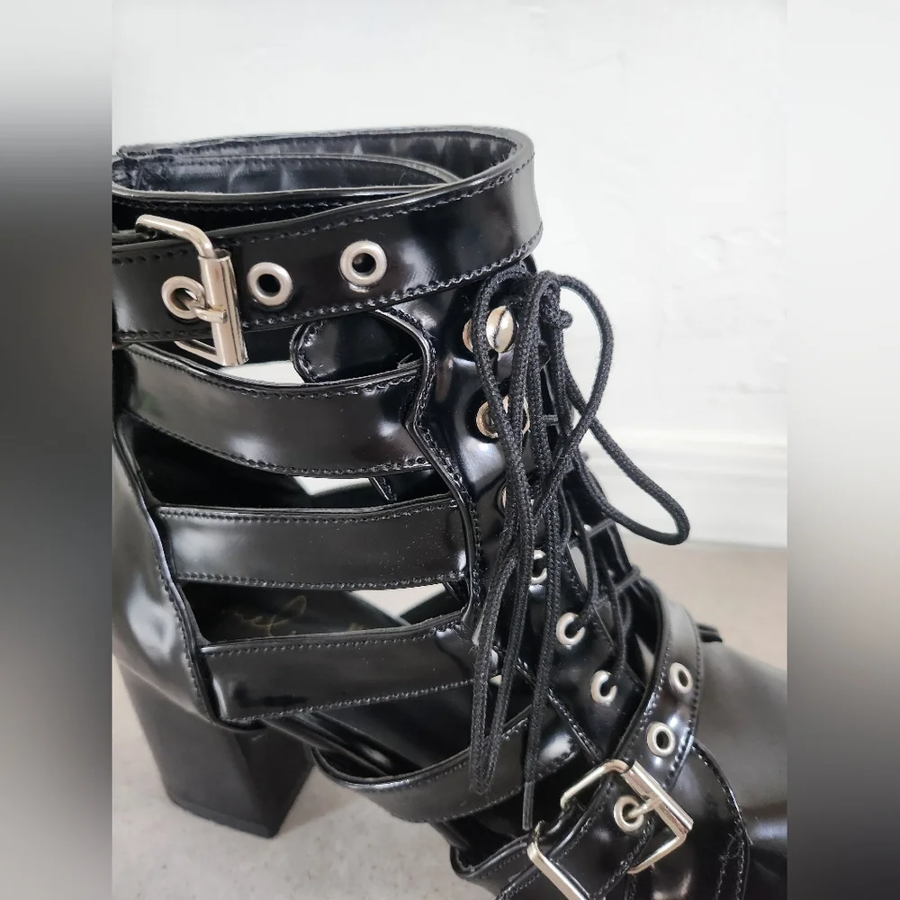 Boots - Picture 5 of 8